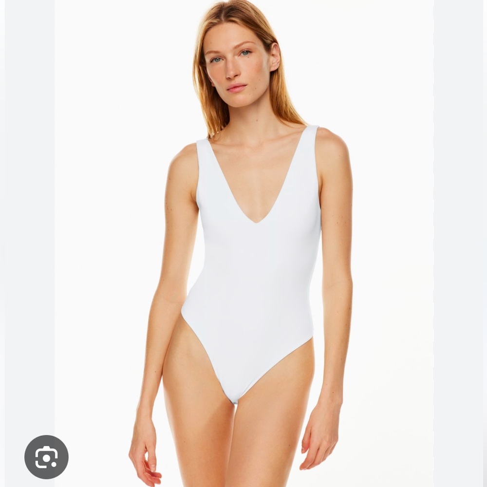Aritzia Babaton Contour V-neck Bodysuit White